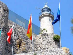 faros que iluminan Cantabria
